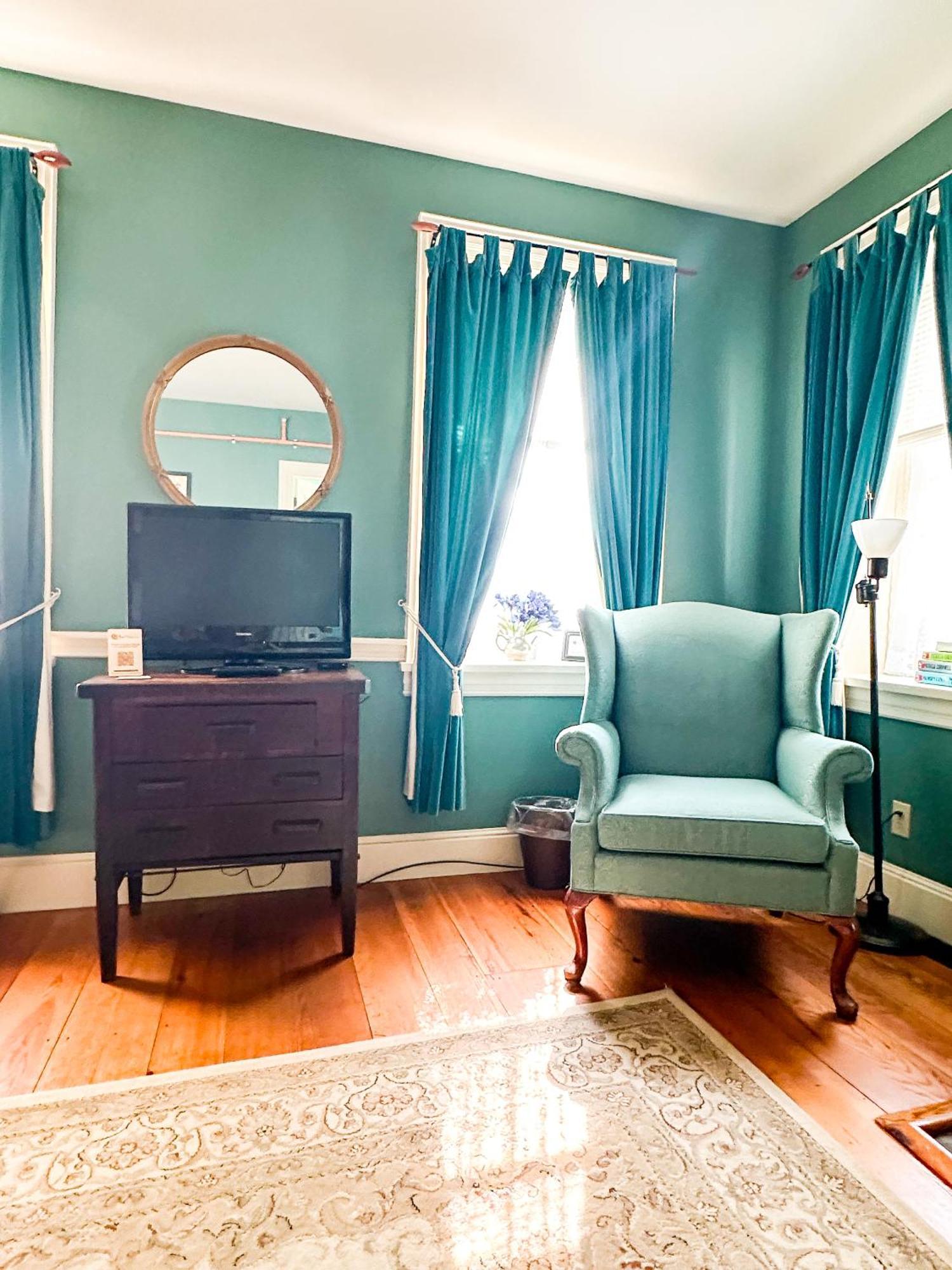 The Black Walnut Inn Amherst Luaran gambar